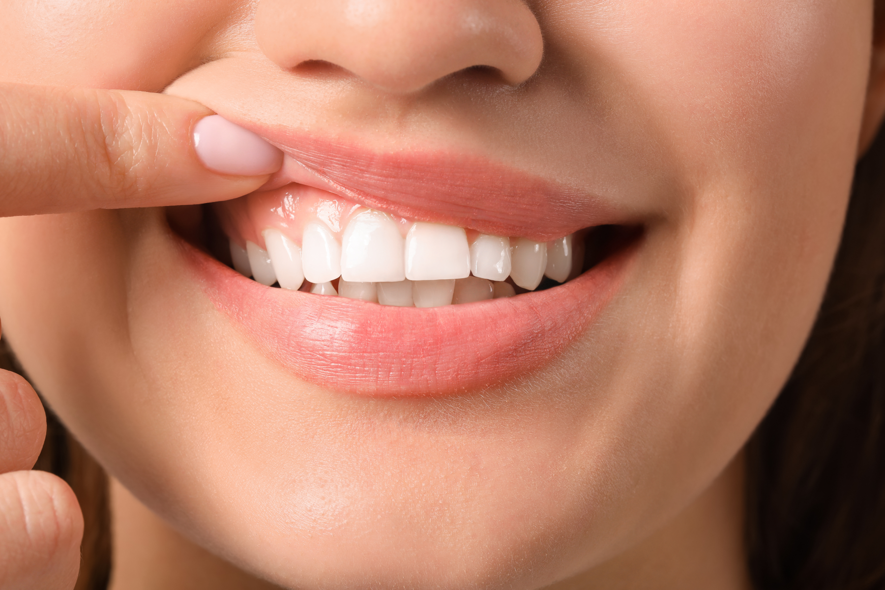 soins gencives dentaire Gros plan sur un sourire aux gencives saines